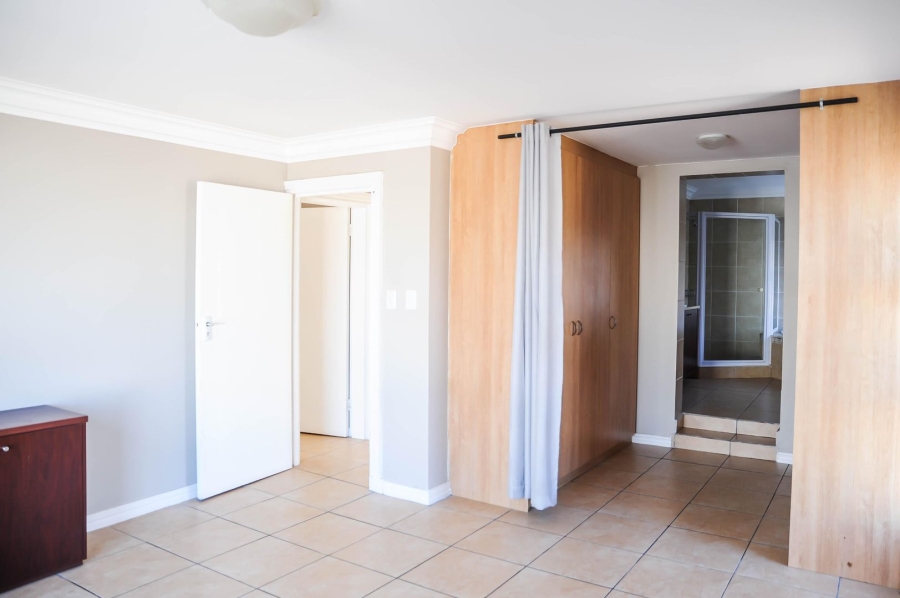 To Let 4 Bedroom Property for Rent in Calypso Beach Western Cape